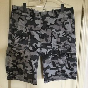 Levi Strauss men’s cotton camo cargo shorts, 36 inch waist. Excellent condition!